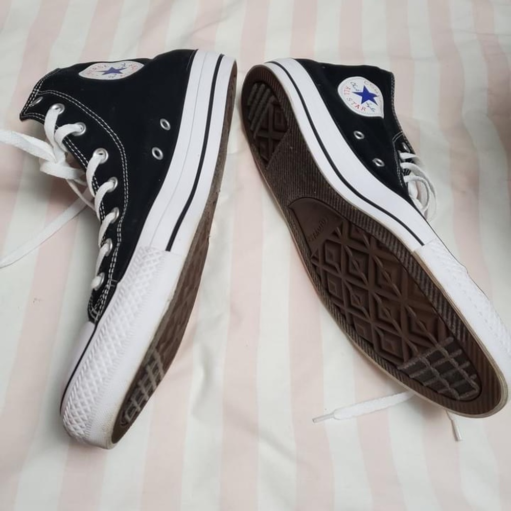 Unisex Converse high top sneakers size 11 Men, 14 Women
